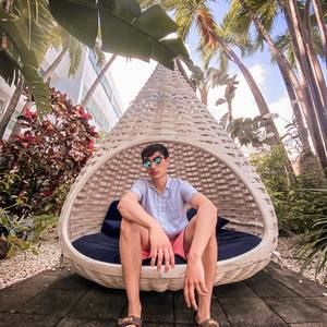 Meet your Posher, Adrian